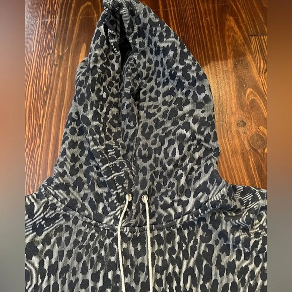 THE UPSIDE Blue Indigo Leopard Pullover Hoodie Navy - Picture 5 of 8